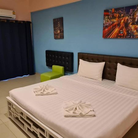 Hotel 2Bedtel à Bangkok Extérieur photo