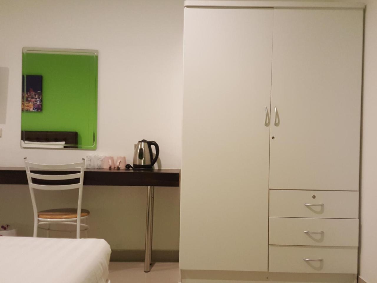 Hotel 2Bedtel à Bangkok Extérieur photo