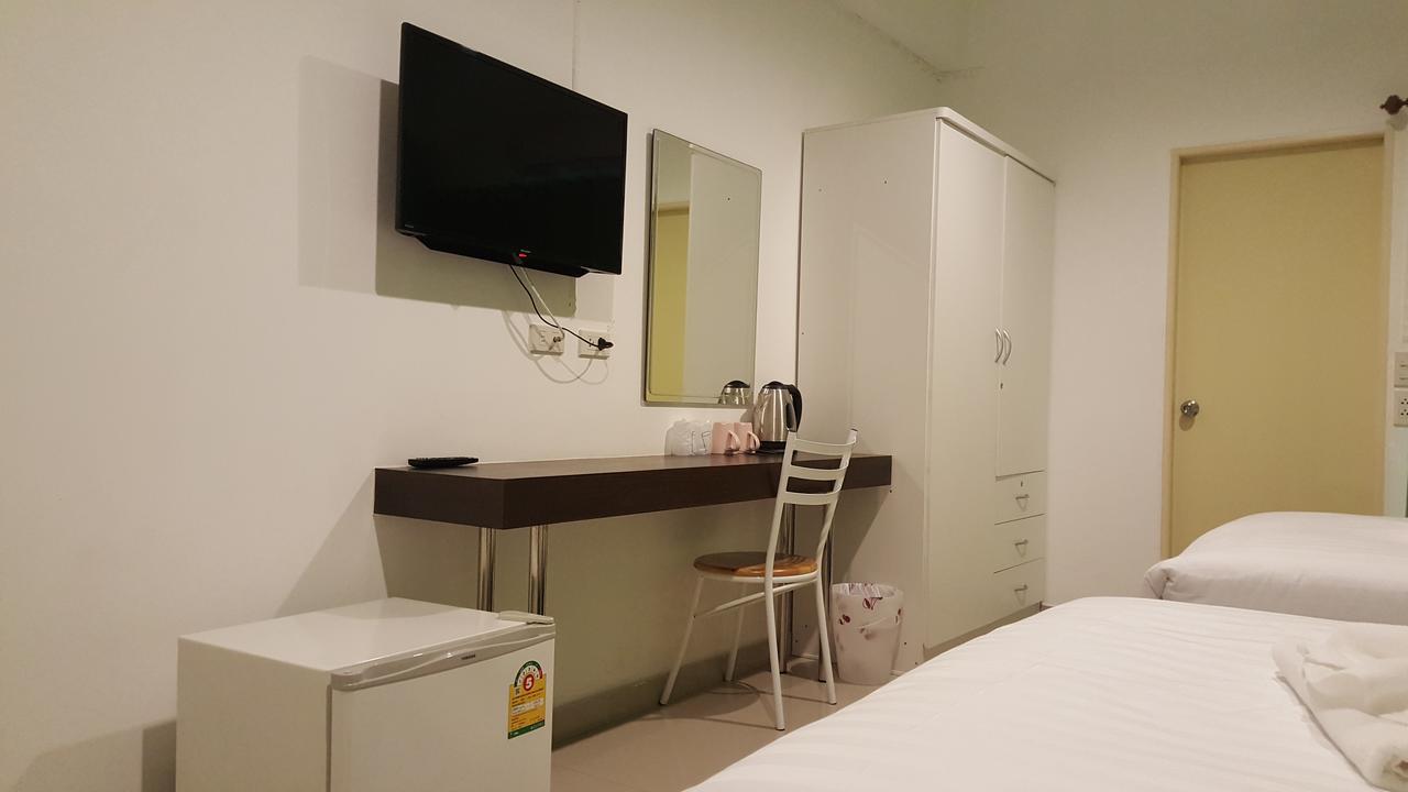 Hotel 2Bedtel à Bangkok Extérieur photo